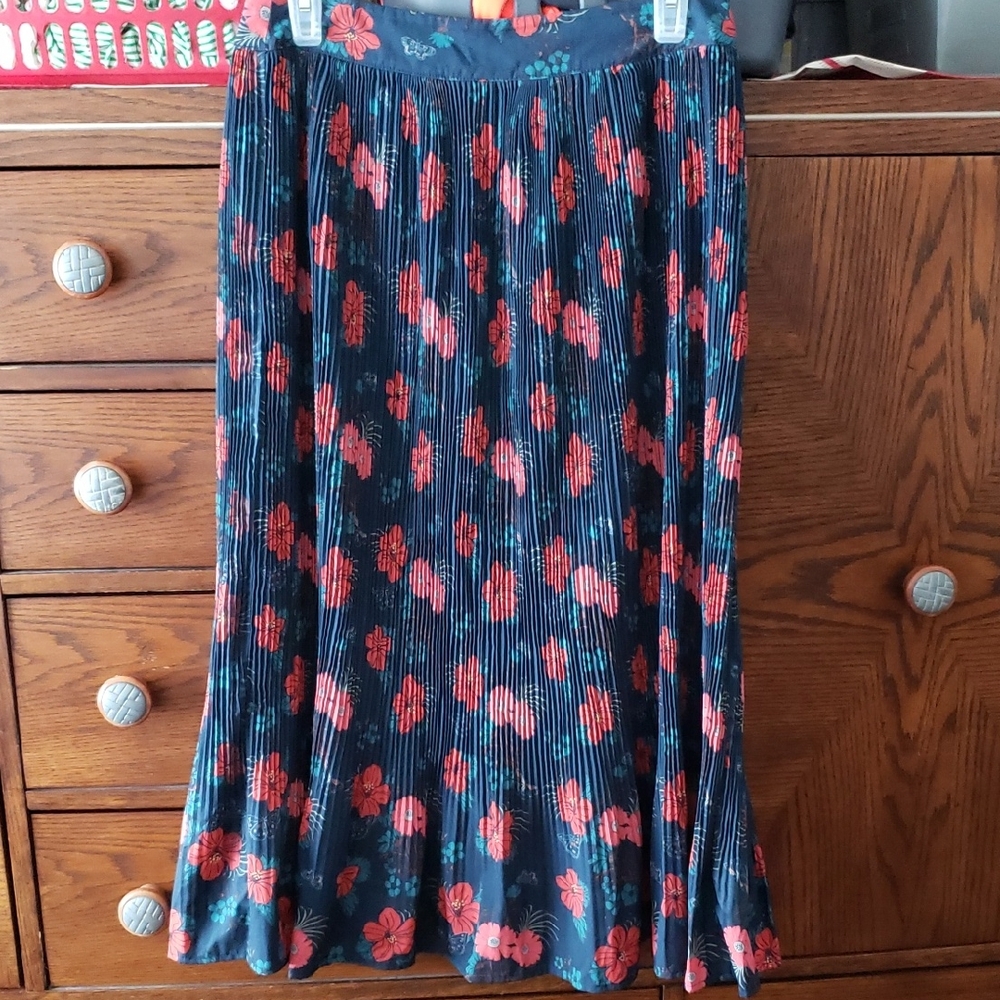 The Korner Chic Floral A-Line Skirt - Forest Green and Red